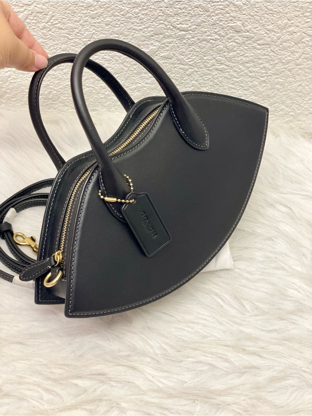 Coach Lip Bag in Black Glovetanned Leather CU856 Top Handle/Crossbody Bag NWT - Picture 4 of 11